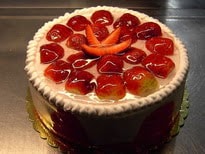 4-6 Kişilik Yaş Pasta - Çilek ve Yaş Pasta Dengesi